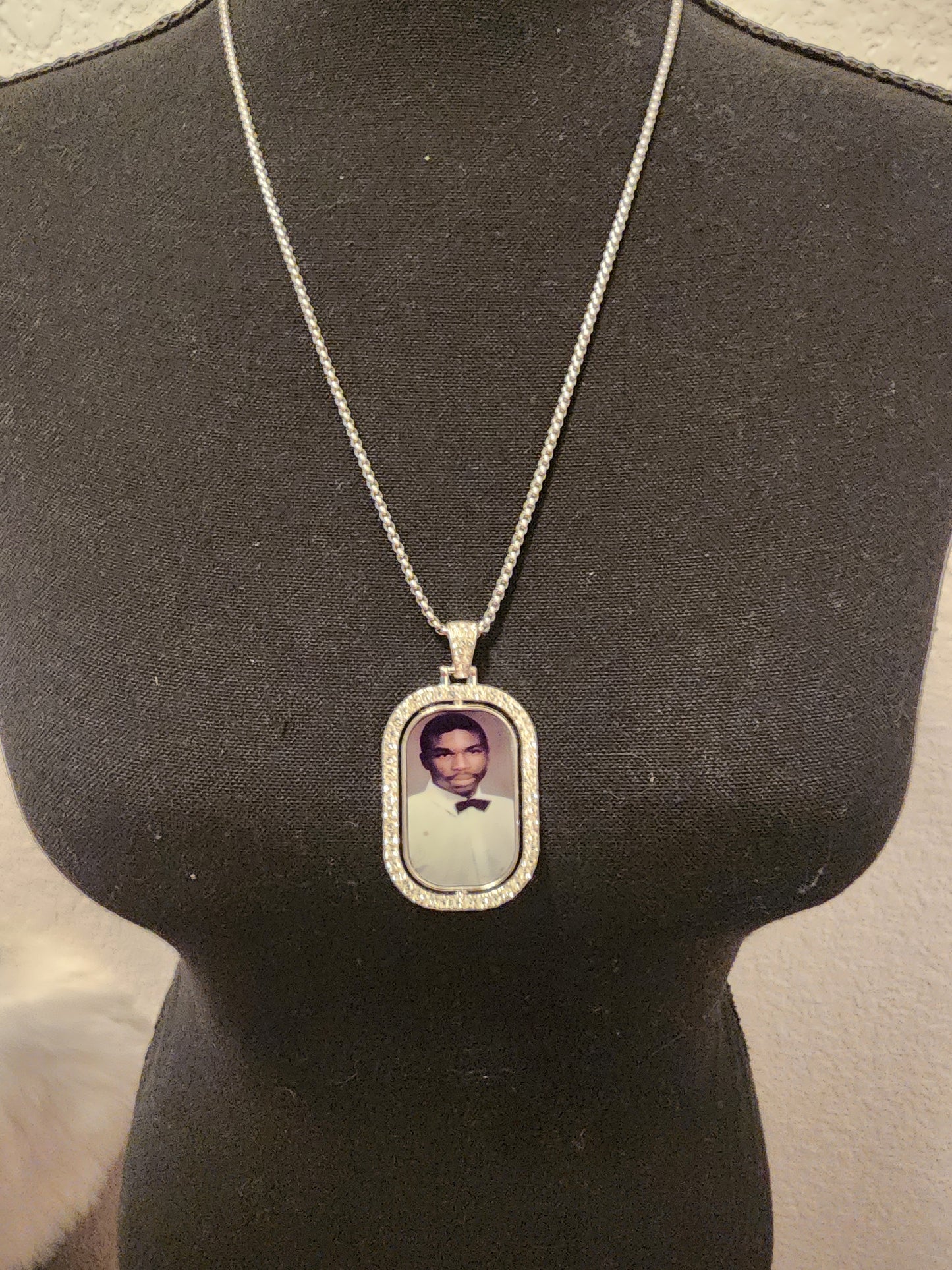 Custom Memorial Photo Pendant Necklace – CZ Diamond Frame
